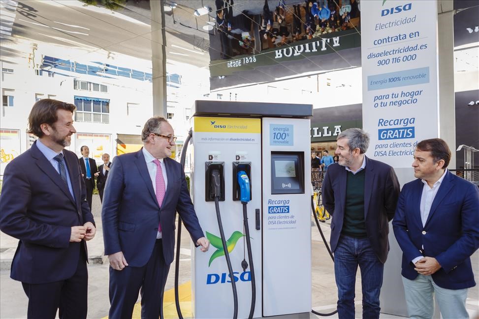 DISA inaugura la primera Electrolinera y Restaurante Rodilla de Canarias