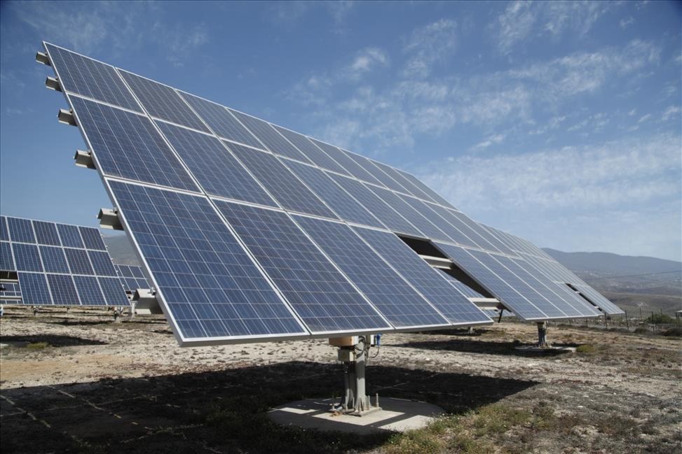 Seguidor solar en la planta fotovoltaica DISA El Bailadero