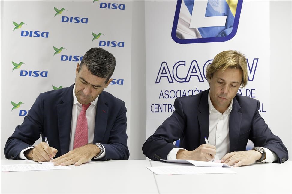 Santiago Rull y Javier Báez en el momento de la firma del acuerdo.jpg